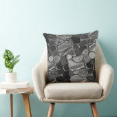 明るい灰色と暗い丸い形状。 クッション (椅子)