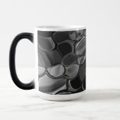 明るい灰色と暗い丸い形状。 モーフィングマグカップ (左)