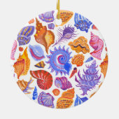 明るい熱帯性の貝殻、手書きのパターン セラミックオーナメント (裏面)