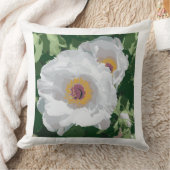 明るい白い牡丹の装飾用クッション。 クッション (ブランケット)