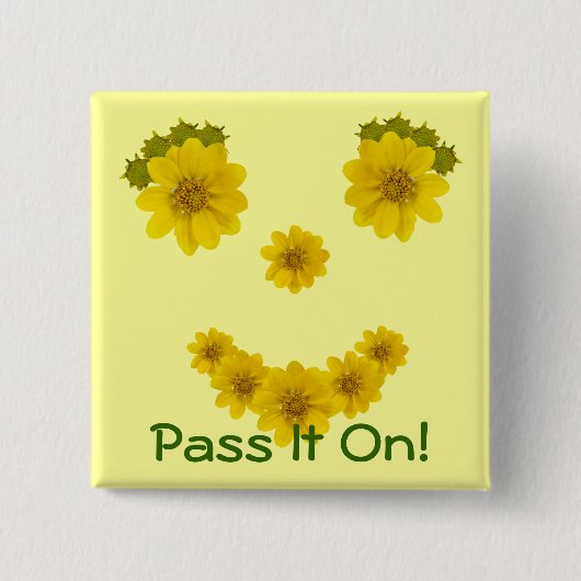 明るい目をした黄色い野生の花のスマイル 缶バッジ (正面)