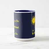 明るい素晴らし黄色の太陽 マグカップ (中央)