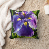 明るい紫色のアイリス枕 クッション (ブランケット)