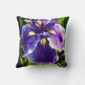 明るい紫色のアイリス枕 クッション (裏面)