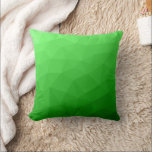 明るい緑のグラデーションの幾何学的なメッシュの明るいパターン クッション<br><div class="desc">明るい緑のグラデーションのジオメトリメッシュパターン明るいグラデーション三角形。光クールモダンから濃い緑へのグラデーションデザインを持つ三角形のジオメトグラデーションリメッシュ</div>