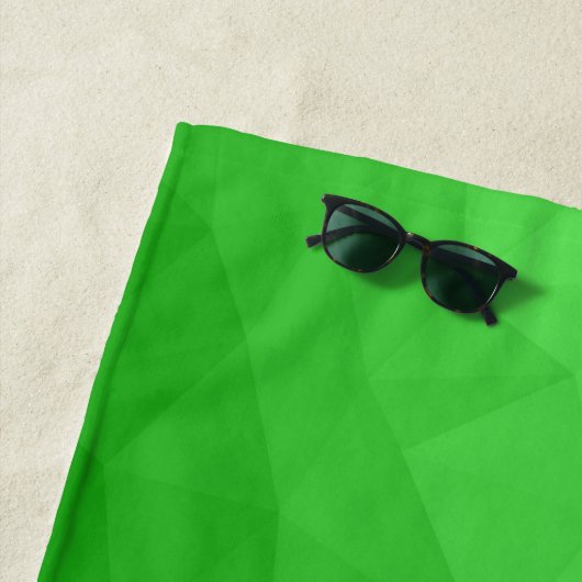 明るい緑のグラデーションの幾何学的なメッシュの明るいパターン ビーチタオル (インサイチュ)