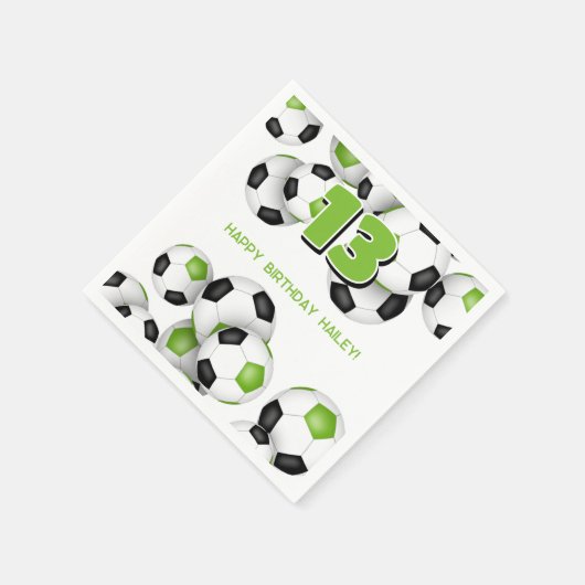 明るい緑の黒いサッカーボール誕生日パーティー スタンダードカクテルナプキン (角)