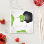 明るい緑色の黒いサッカーボール子供の誕生日パーティー スタンダードカクテルナプキン (インサイチュ)