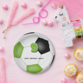 明るい緑色の黒いサッカーボール子供の誕生日パーティー ペーパープレート (パーティー)