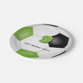 明るい緑色の黒いサッカーボール子供の誕生日パーティー ペーパープレート (アングル)