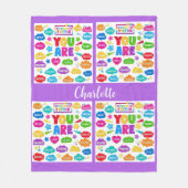 明るい肯定 – やる気を起こさせる教室の装飾 フリースブランケット (正面)