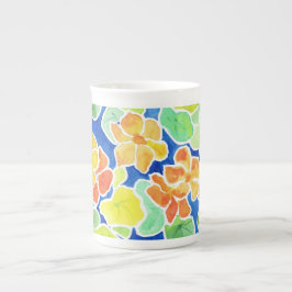 明るい色のナスタウムが青に咲く ボーンチャイナマグカップ