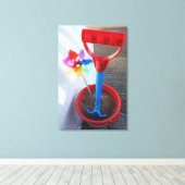 明るい色のビーチ玩具 キャンバスプリント (インサイチュ (ウッドフロア))