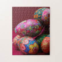 明るい色のピサンキーイースターの卵と文字スパ