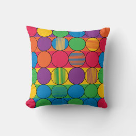 明るい色の円とストライプ クッション
