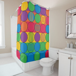 明るい色の円とストライプ シャワーカーテン