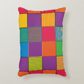 明るい色の正方形とストライプ アクセントクッション (正面(垂直))