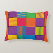 明るい色の正方形とストライプ アクセントクッション (裏面)