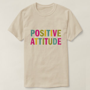明るい色の積極性 Tシャツ