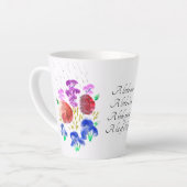 明るい色の雨の花の庭の小ラテ カフェラテマグ (左アングル)