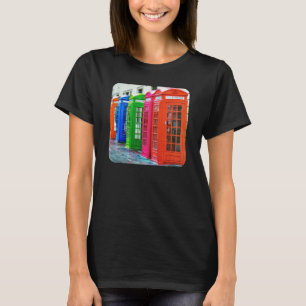 明るい色の電話ボックスの列 Tシャツ