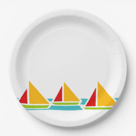 明るい色の3隻の帆ボート ペーパープレート