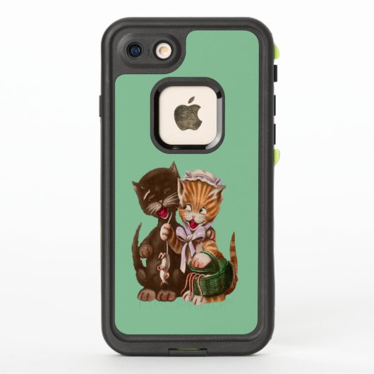 明るい茶色のオスの黄色い雌猫がネズミを分かち合う LifeProof iPhoneケース (裏面)