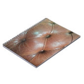 明るい茶色のレザーソファの表面、テクスチュレアブソラ ノートブック (左側)