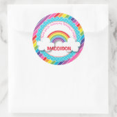 明るい虹の女の子の誕生日ステッカーは好意的だ ラウンドシール (バッグ)