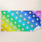 明るい虹の幾何学的な六角形の花のパターン ビーチタオル (正面)