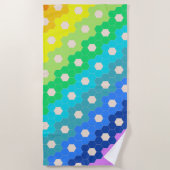 明るい虹の幾何学的な六角形の花のパターン ビーチタオル (正面)