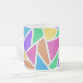 明るい虹の色モザイク フロストグラスマグカップ (正面左)