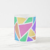 明るい虹の色モザイク フロストグラスマグカップ (中央)