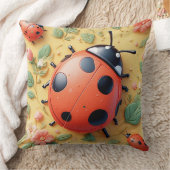 明るい赤いテントウムシ休息 クッション (ブランケット)