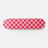 明るい赤と淡いピンクのチェック柄 スケートボード (横)
