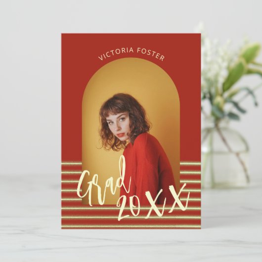 明るい赤と金ゴールド写真卒業パーティー 招待状 (スタンド正面)