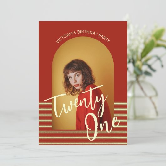 明るい赤と金ゴールド写真21st誕生日パーティー 招待状 (スタンド正面)