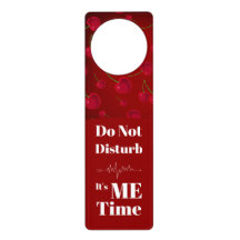 明るい赤のさくらんぼ自己気に