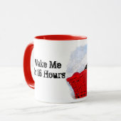 明るい赤のバスケット写真の可愛い眠る子猫 マグカップ (正面左)