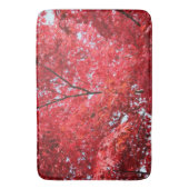 明るい赤の日本のもみじ木 バスマット (正面縦)