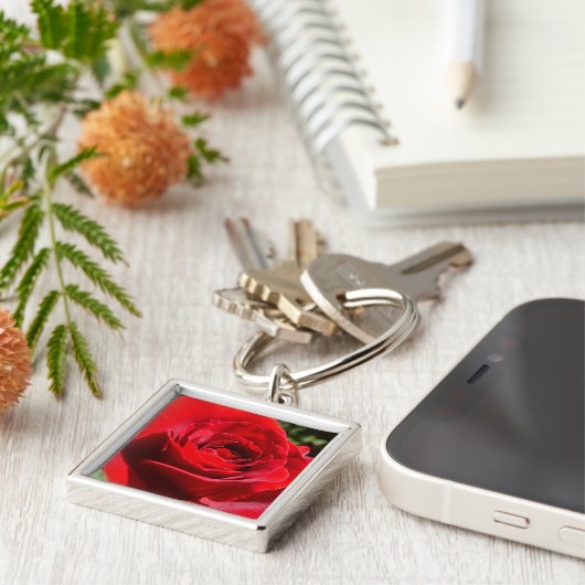 明るい赤バラ花美しいフローラ キーホルダー (側面)