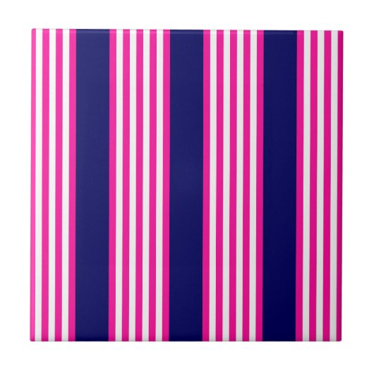 明るい赤紫色と白ストライプい5色の青 タイル (正面)