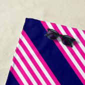 明るい赤紫色と白ストライプい5色の青 ビーチタオル (インサイチュ)