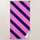 明るい赤紫色と白ストライプい5色の青 ビーチタオル (正面)
