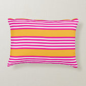 明るい赤紫色と黄色の5つのストライプパターン アクセントクッション (裏面)