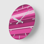 明るい赤紫色ストライプ ラージ壁時計 (傾斜)