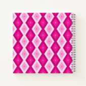 明るい赤紫色ダイヤモンドパターン ノートブック (裏面)