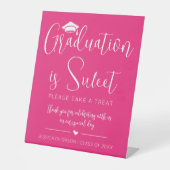 明るい赤紫色バラ卒業は甘いミニマリストスクリプト 台座サイン (正面)