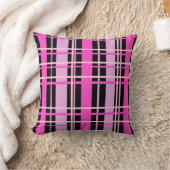 明るい赤紫色ピンクとブラックプレイド装飾用クッション クッション (ブランケット)