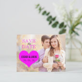 明るい赤紫色ピンクのハート写真の日付を保存 案内ポストカード (スタンド正面)